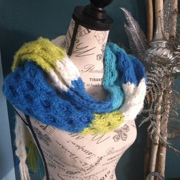 Lole Color Block Scarf With Fringe. - Picture 4 of 6
